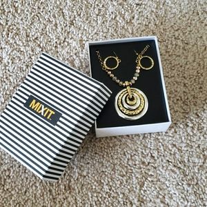 Brand New MixIt Jewelry Set